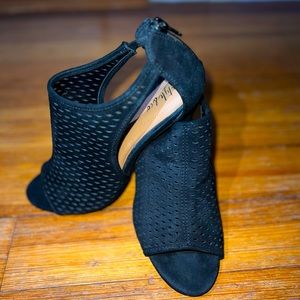 STYLE & CO black velvet eyelet pump zip back heel peep toe 71/2 worn once